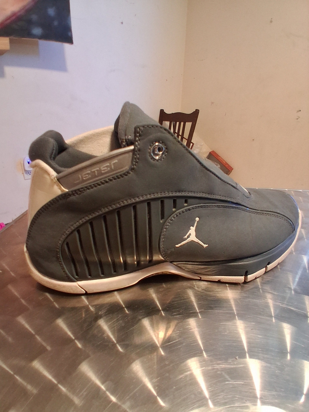 Jordan Men's Derek Jeter Dark Gray and White Athletic Sneakers - Picture 5 of 10